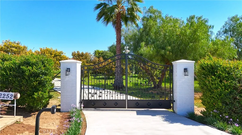22252 Monte Rancho Drive, Temecula, California 92590 home-pic-1